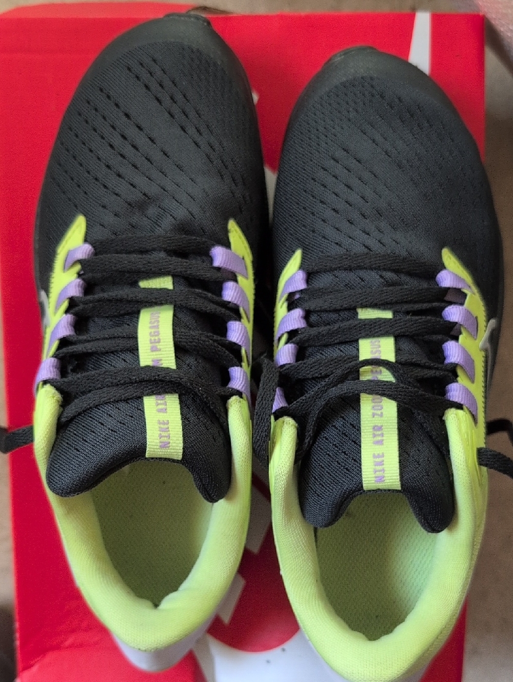 Nike youth Sneakers